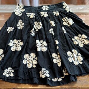 GAP Vintage Skirt cream and gray embroidery around the flowers black skirt zip